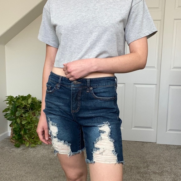 Sofia Jeans by Sofia Vergara Gabriella distressed Bermuda shorts - Picture 2 of 7